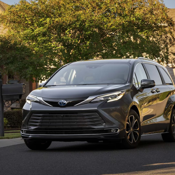 2025 Toyota Sienna: Improved Infotainment for the Minivan on the Move